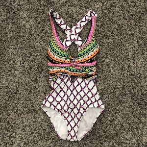 NWOT Trina Turk Keyhole One Piece Swimsuit: Size 6